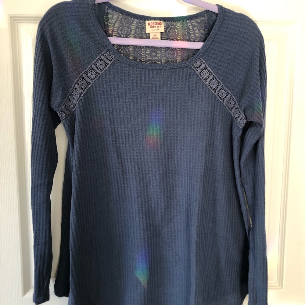 Lace decorated long sleeve